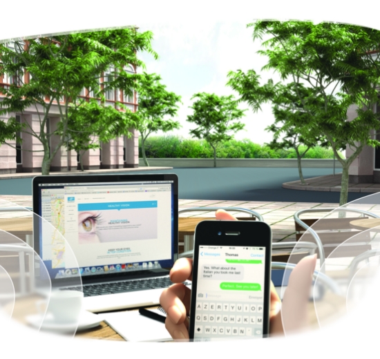 Blick auf Smartphone, Bildschirm und in die Ferne mit angedeuteten Sehbereichen eines Gleitsichtglases.